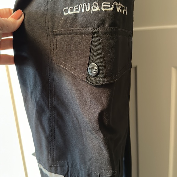 Black Snowboard pants by Ocean and Earth - Picture 4 of 9